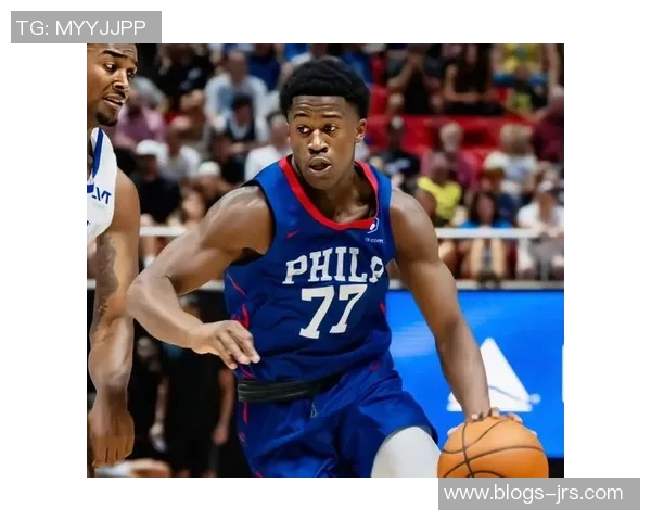 夏季联赛精彩对决76人勇士争锋相对展现年轻球员风采