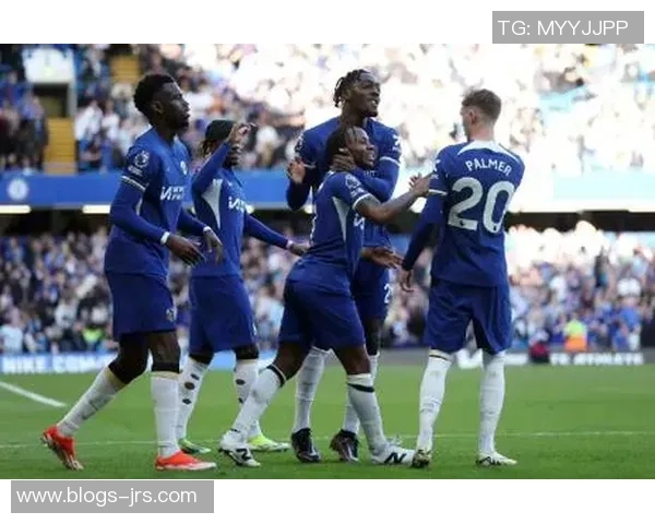 尤文图斯与曼联激战正酣谁能在这场巅峰对决中笑到最后